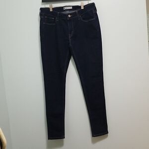Levi skinny Jean's. Size 32.